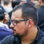 Guilherme Ribeiro em mesa de torneio do BSOP