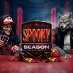 Arte oficial da Spooky Season do PokerStars: caveira, bruxa, lobisomem e zumbi jogam poker numa mesa vermelha com fichas, ao redor do logo Spooky Season
